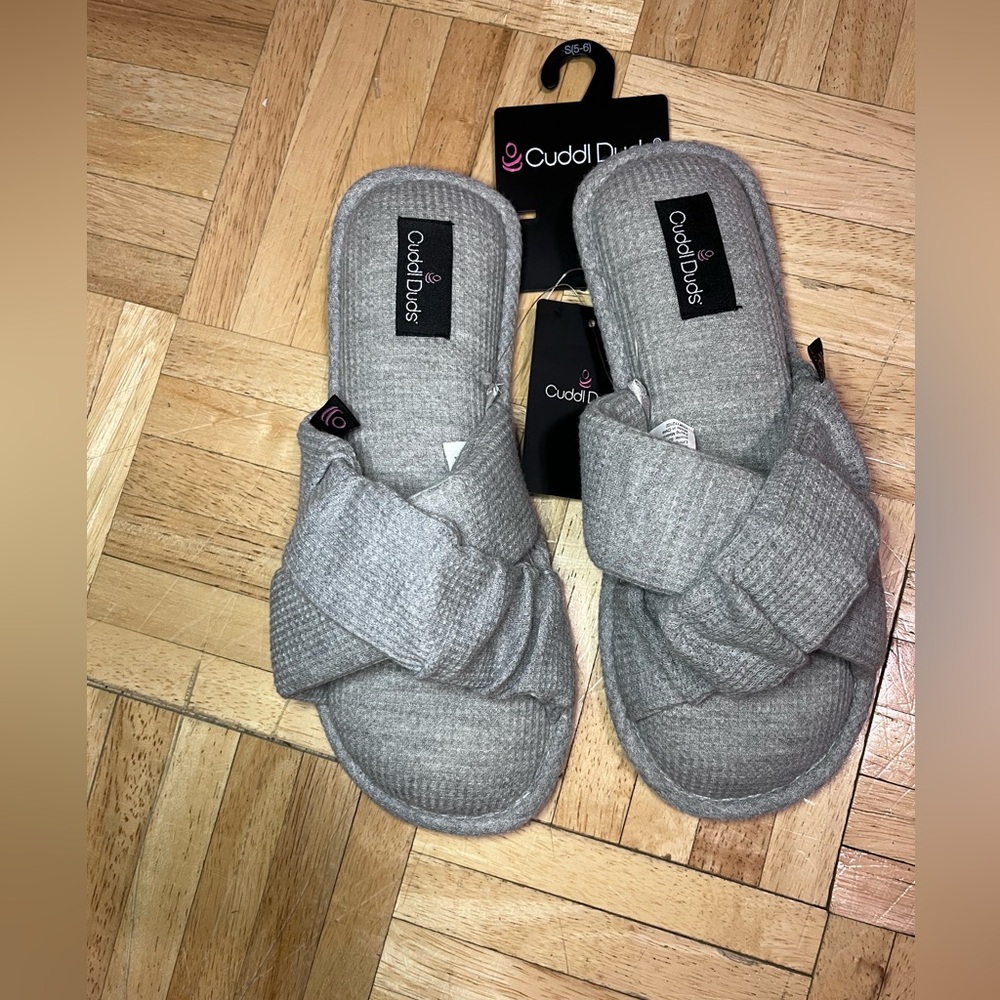 NWT Cuddl Duds cushioned slide slippers-size small 5-6